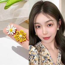 Lihat gambar sebagai galeri, Anting Daisy Flower Warna-Warni Korean Earrings
