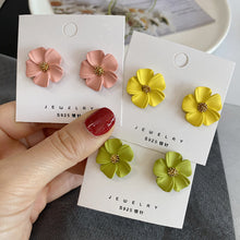 Lihat gambar sebagai galeri, Anting Bunga Sakura Blossom Earrings Warna Warni Gaya Korea
