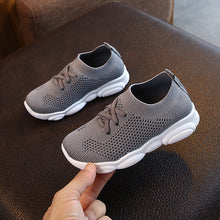 Lihat gambar sebagai galeri, Sepatu Sneakers Anak Model Flyknit Import
